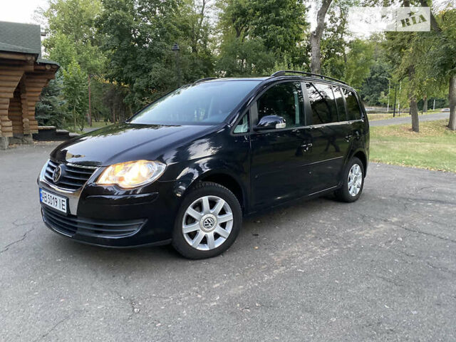 Черный Фольксваген Туран, объемом двигателя 1.6 л и пробегом 261 тыс. км за 7100 $, фото 4 на Automoto.ua