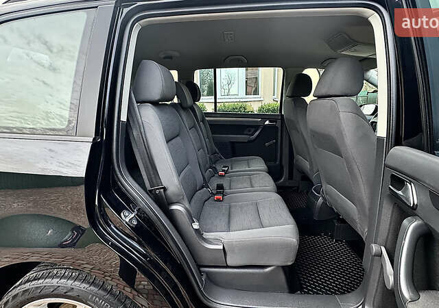 Черный Фольксваген Туран, объемом двигателя 1.6 л и пробегом 176 тыс. км за 8198 $, фото 43 на Automoto.ua