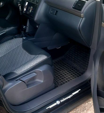 Черный Фольксваген Туран, объемом двигателя 1.4 л и пробегом 242 тыс. км за 7500 $, фото 6 на Automoto.ua