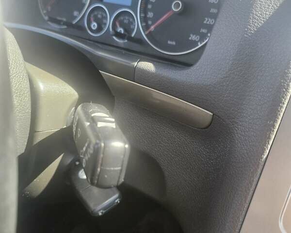 Чорний Фольксваген Туран, об'ємом двигуна 1.4 л та пробігом 216 тис. км за 7800 $, фото 5 на Automoto.ua