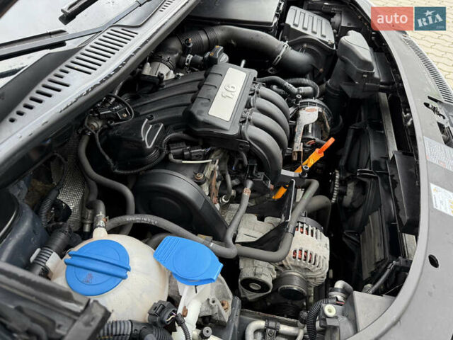 Черный Фольксваген Туран, объемом двигателя 1.6 л и пробегом 200 тыс. км за 7700 $, фото 42 на Automoto.ua