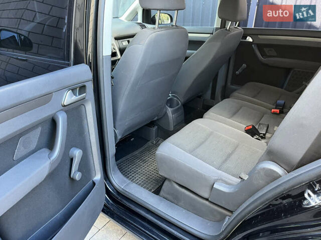 Чорний Фольксваген Туран, об'ємом двигуна 1.6 л та пробігом 227 тис. км за 7500 $, фото 26 на Automoto.ua