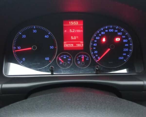 Черный Фольксваген Туран, объемом двигателя 1.9 л и пробегом 293 тыс. км за 7000 $, фото 12 на Automoto.ua