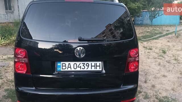 Черный Фольксваген Туран, объемом двигателя 1.39 л и пробегом 175 тыс. км за 9400 $, фото 2 на Automoto.ua