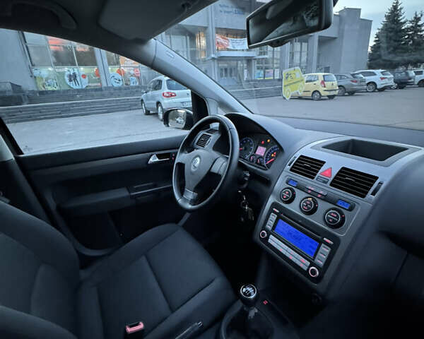 Черный Фольксваген Туран, объемом двигателя 1.4 л и пробегом 224 тыс. км за 6499 $, фото 43 на Automoto.ua