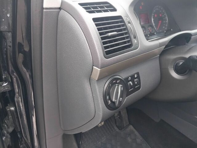 Черный Фольксваген Туран, объемом двигателя 2 л и пробегом 242 тыс. км за 6950 $, фото 16 на Automoto.ua