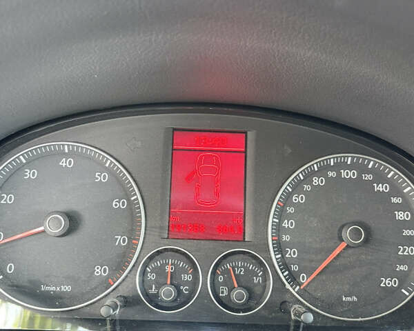 Черный Фольксваген Туран, объемом двигателя 1.39 л и пробегом 191 тыс. км за 8500 $, фото 7 на Automoto.ua