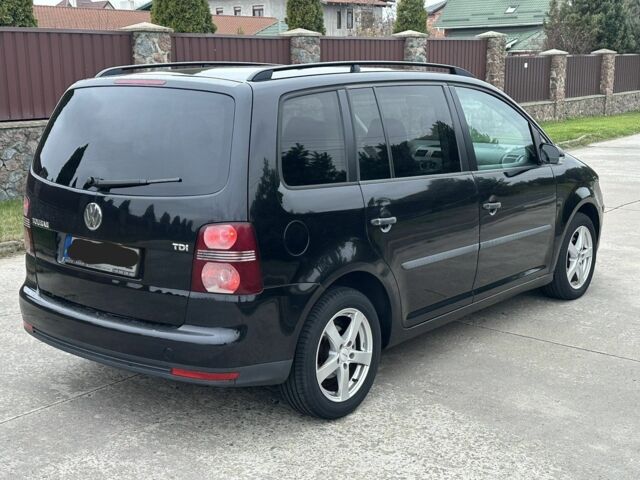 Черный Фольксваген Туран, объемом двигателя 1.9 л и пробегом 280 тыс. км за 450 $, фото 4 на Automoto.ua