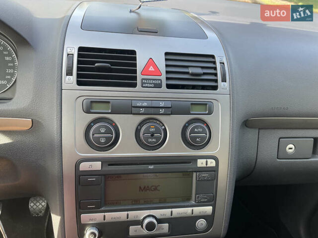 Чорний Фольксваген Туран, об'ємом двигуна 1.4 л та пробігом 192 тис. км за 7500 $, фото 14 на Automoto.ua