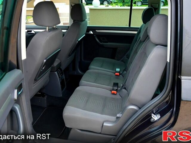 Черный Фольксваген Туран, объемом двигателя 2 л и пробегом 268 тыс. км за 2400 $, фото 7 на Automoto.ua