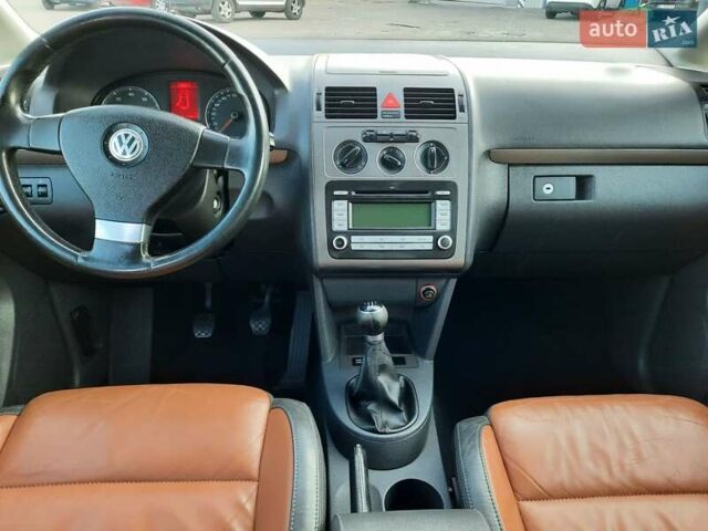 Черный Фольксваген Туран, объемом двигателя 1.6 л и пробегом 213 тыс. км за 8550 $, фото 69 на Automoto.ua