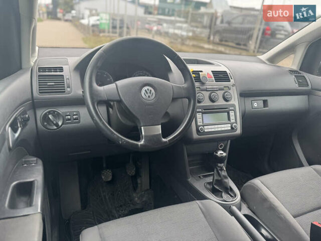 Чорний Фольксваген Туран, об'ємом двигуна 1.6 л та пробігом 260 тис. км за 6299 $, фото 22 на Automoto.ua