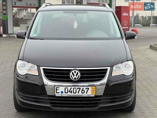 Чорний Фольксваген Туран, об'ємом двигуна 1.6 л та пробігом 147 тис. км за 8350 $, фото 10 на Automoto.ua