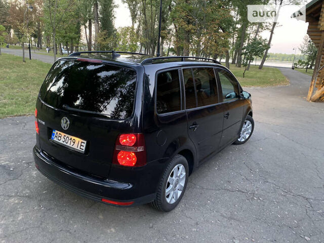 Черный Фольксваген Туран, объемом двигателя 1.6 л и пробегом 261 тыс. км за 7100 $, фото 1 на Automoto.ua