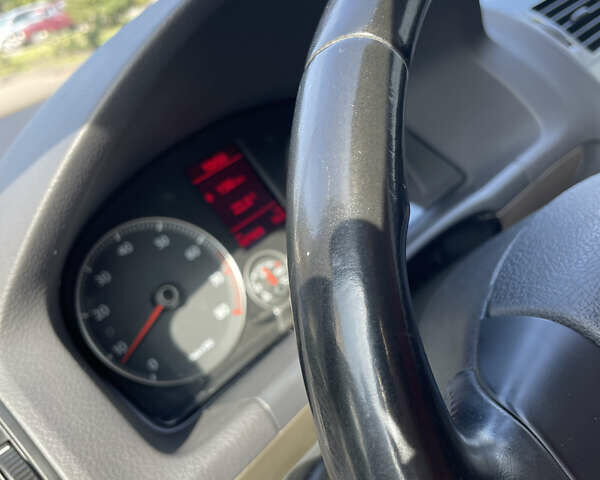 Чорний Фольксваген Туран, об'ємом двигуна 1.4 л та пробігом 192 тис. км за 7500 $, фото 13 на Automoto.ua