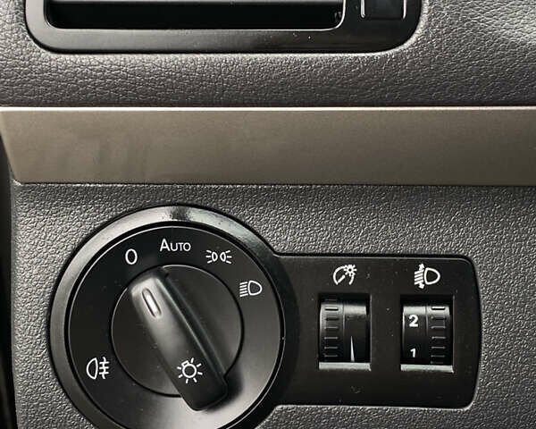 Черный Фольксваген Туран, объемом двигателя 1.6 л и пробегом 185 тыс. км за 8200 $, фото 18 на Automoto.ua