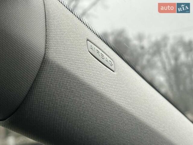 Чорний Фольксваген Туран, об'ємом двигуна 1.6 л та пробігом 147 тис. км за 8350 $, фото 57 на Automoto.ua