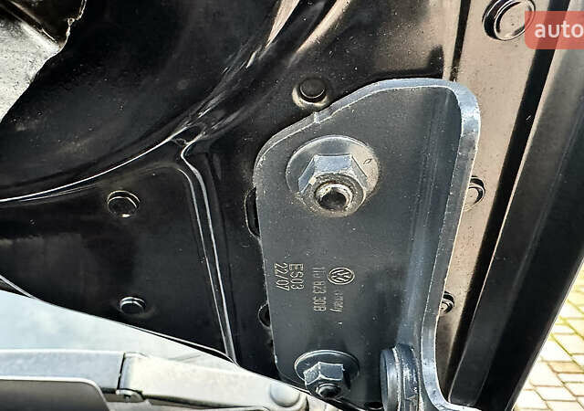 Черный Фольксваген Туран, объемом двигателя 1.6 л и пробегом 176 тыс. км за 8198 $, фото 89 на Automoto.ua