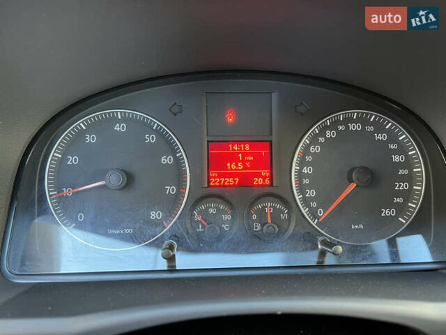Чорний Фольксваген Туран, об'ємом двигуна 1.6 л та пробігом 227 тис. км за 7500 $, фото 36 на Automoto.ua