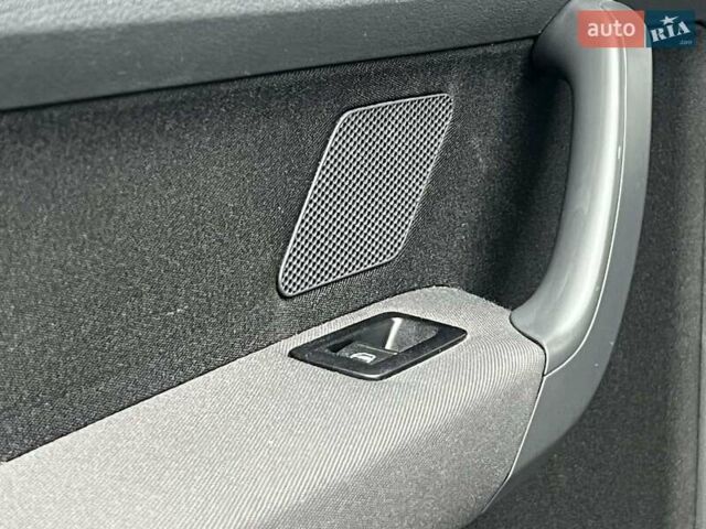 Чорний Фольксваген Туран, об'ємом двигуна 1.6 л та пробігом 147 тис. км за 8350 $, фото 29 на Automoto.ua