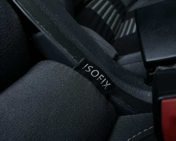 Чорний Фольксваген Туран, об'ємом двигуна 2 л та пробігом 292 тис. км за 8999 $, фото 86 на Automoto.ua