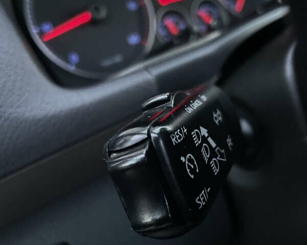 Чорний Фольксваген Туран, об'ємом двигуна 2 л та пробігом 292 тис. км за 8999 $, фото 44 на Automoto.ua