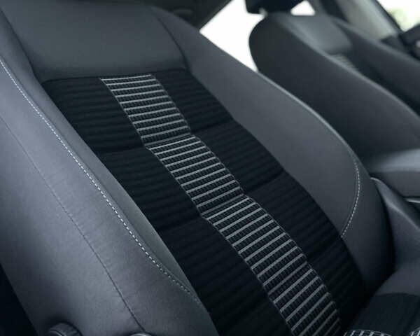 Чорний Фольксваген Туран, об'ємом двигуна 2 л та пробігом 292 тис. км за 8850 $, фото 56 на Automoto.ua