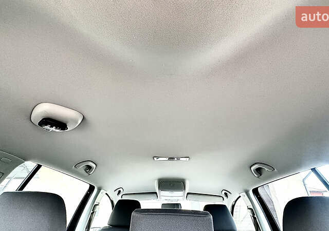 Черный Фольксваген Туран, объемом двигателя 1.6 л и пробегом 176 тыс. км за 8198 $, фото 73 на Automoto.ua