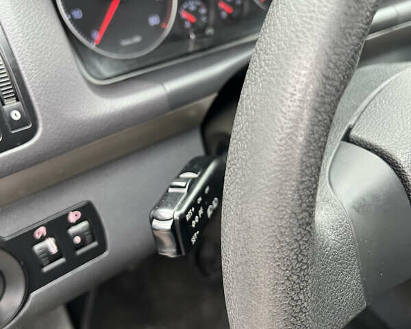 Черный Фольксваген Туран, объемом двигателя 1.6 л и пробегом 193 тыс. км за 7799 $, фото 29 на Automoto.ua