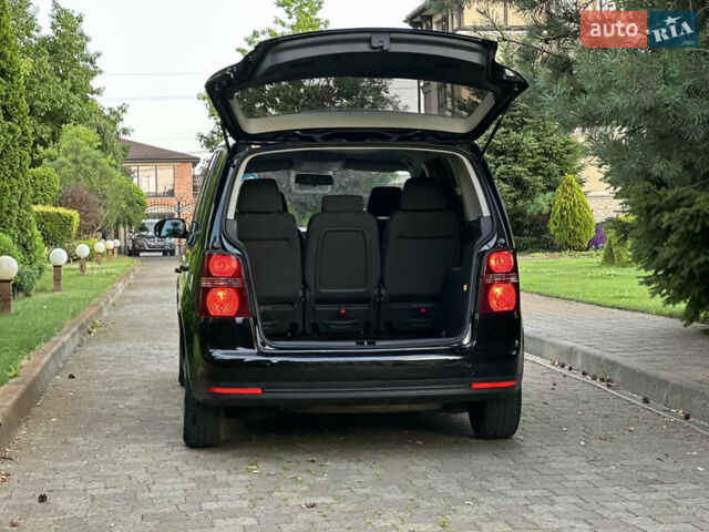 Черный Фольксваген Туран, объемом двигателя 1.6 л и пробегом 220 тыс. км за 7700 $, фото 19 на Automoto.ua