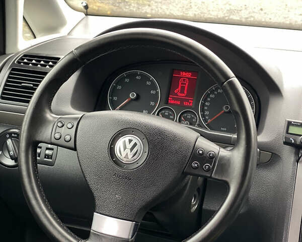 Черный Фольксваген Туран, объемом двигателя 1.6 л и пробегом 185 тыс. км за 8200 $, фото 15 на Automoto.ua