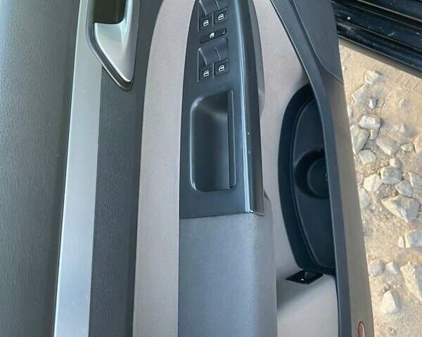 Черный Фольксваген Туран, объемом двигателя 1.39 л и пробегом 290 тыс. км за 5099 $, фото 7 на Automoto.ua