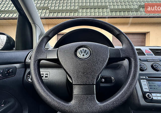 Черный Фольксваген Туран, объемом двигателя 1.6 л и пробегом 176 тыс. км за 8198 $, фото 58 на Automoto.ua
