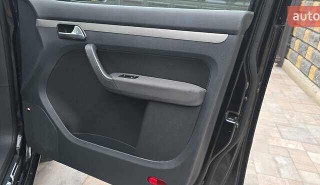 Чорний Фольксваген Туран, об'ємом двигуна 1.6 л та пробігом 242 тис. км за 6700 $, фото 3 на Automoto.ua