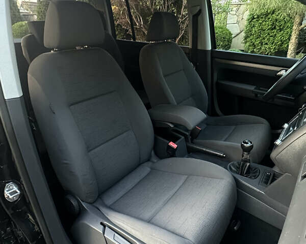 Черный Фольксваген Туран, объемом двигателя 1.6 л и пробегом 220 тыс. км за 7700 $, фото 39 на Automoto.ua