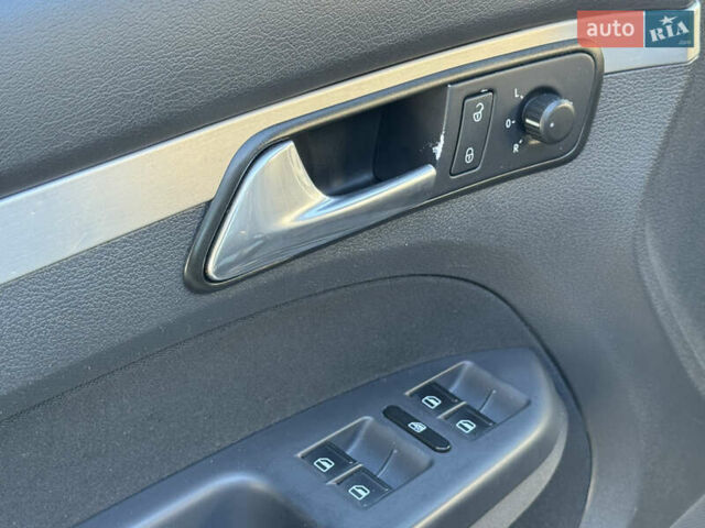 Чорний Фольксваген Туран, об'ємом двигуна 1.4 л та пробігом 269 тис. км за 7250 $, фото 20 на Automoto.ua