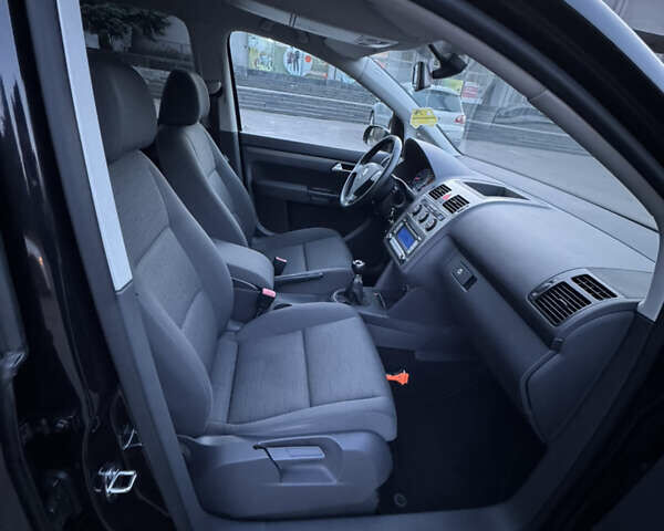 Черный Фольксваген Туран, объемом двигателя 1.4 л и пробегом 224 тыс. км за 6499 $, фото 40 на Automoto.ua