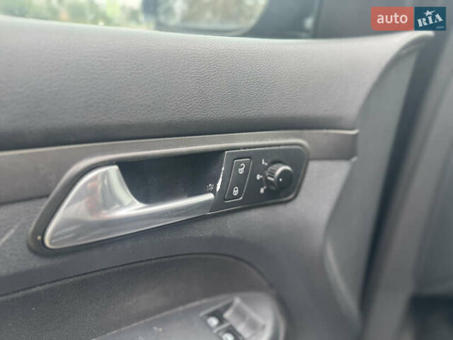 Чорний Фольксваген Туран, об'ємом двигуна 1.6 л та пробігом 260 тис. км за 6299 $, фото 14 на Automoto.ua