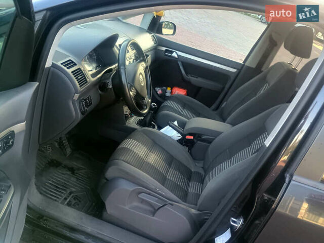 Черный Фольксваген Туран, объемом двигателя 2 л и пробегом 290 тыс. км за 6500 $, фото 6 на Automoto.ua