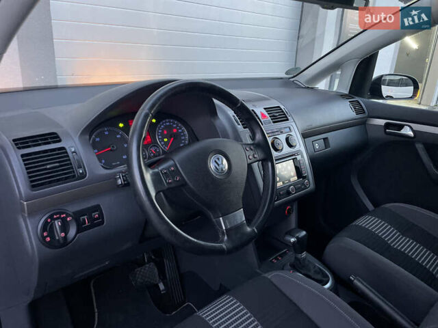 Чорний Фольксваген Туран, об'ємом двигуна 2 л та пробігом 292 тис. км за 8850 $, фото 51 на Automoto.ua