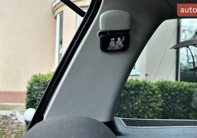 Черный Фольксваген Туран, объемом двигателя 1.6 л и пробегом 176 тыс. км за 8198 $, фото 38 на Automoto.ua