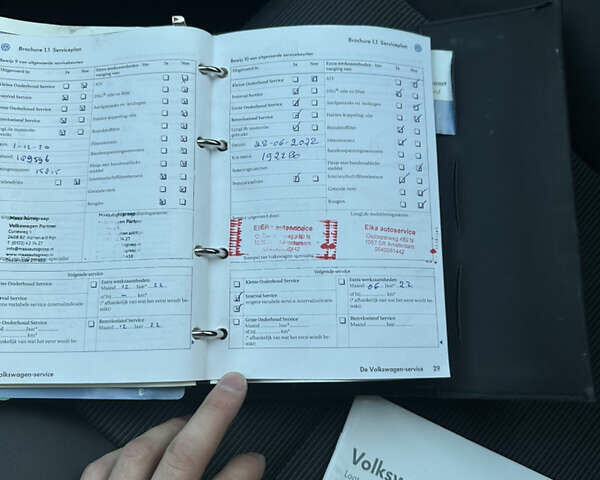 Черный Фольксваген Туран, объемом двигателя 1.6 л и пробегом 220 тыс. км за 7700 $, фото 51 на Automoto.ua