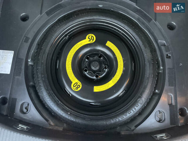Чорний Фольксваген Туран, об'ємом двигуна 2 л та пробігом 292 тис. км за 8999 $, фото 90 на Automoto.ua