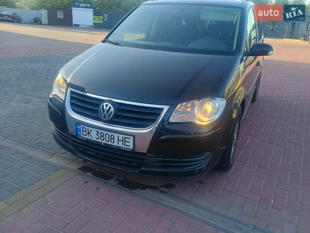 Черный Фольксваген Туран, объемом двигателя 2 л и пробегом 290 тыс. км за 6500 $, фото 8 на Automoto.ua