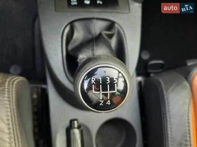 Черный Фольксваген Туран, объемом двигателя 1.6 л и пробегом 213 тыс. км за 8550 $, фото 64 на Automoto.ua