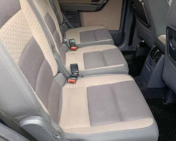 Черный Фольксваген Туран, объемом двигателя 1.6 л и пробегом 222 тыс. км за 7600 $, фото 21 на Automoto.ua