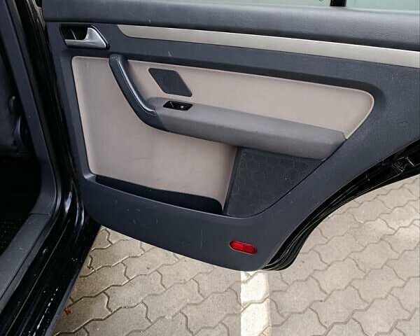 Черный Фольксваген Туран, объемом двигателя 1.6 л и пробегом 222 тыс. км за 7600 $, фото 22 на Automoto.ua