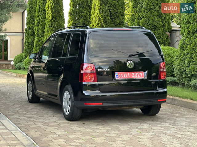 Черный Фольксваген Туран, объемом двигателя 1.6 л и пробегом 220 тыс. км за 7700 $, фото 6 на Automoto.ua