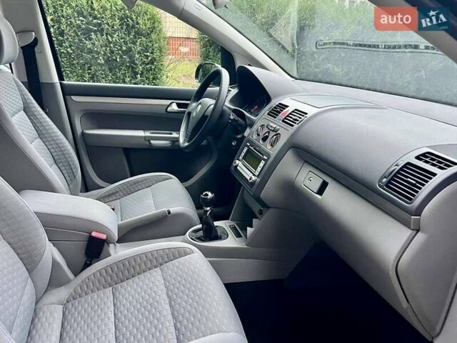 Чорний Фольксваген Туран, об'ємом двигуна 1.6 л та пробігом 221 тис. км за 7750 $, фото 70 на Automoto.ua