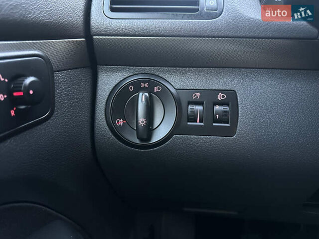 Черный Фольксваген Туран, объемом двигателя 1.6 л и пробегом 220 тыс. км за 7700 $, фото 27 на Automoto.ua